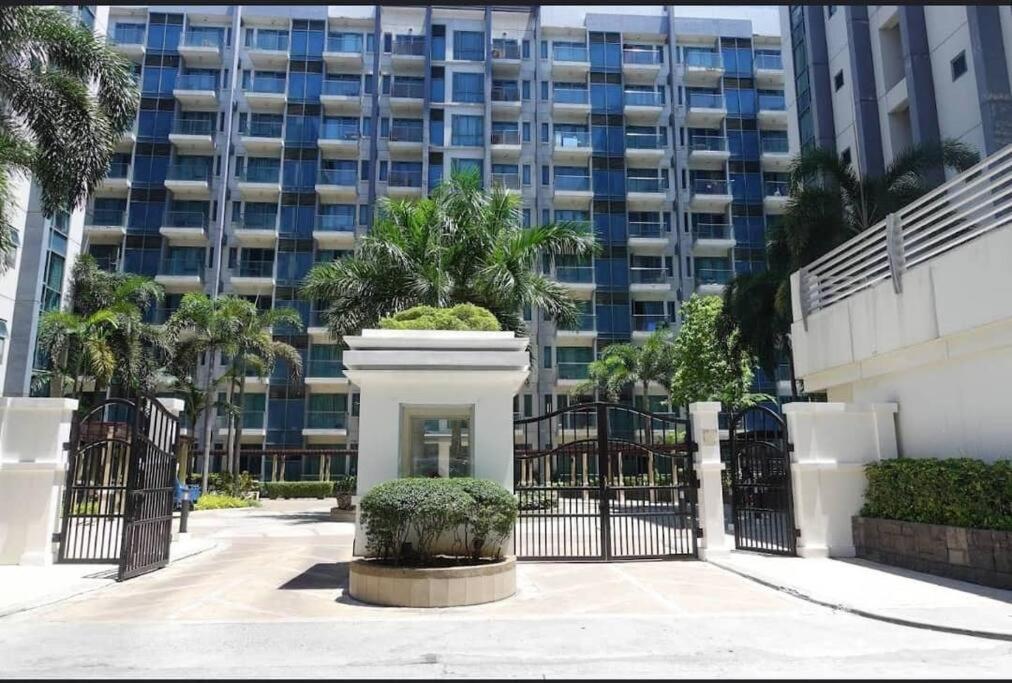 Lovely 2 Bed Room Condo Infront Of Naia Terminal 3 Manila Exterior photo